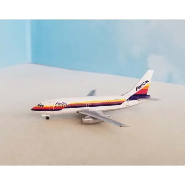 Aero Classics AC411177 1:400 American Airlines Boeing 737-200 N462AC - Miniature Marvels: Airplane Models & Painted Dice* Airplane Model