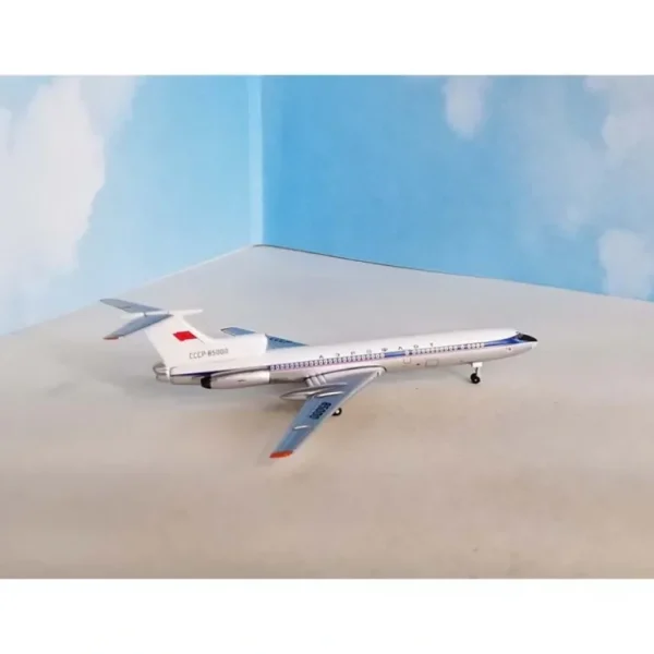 Aero Classics AC419958 1:400 CCCP Tupolev TU-154 - Miniature Marvels: Airplane Models & Painted Dice* Airplane Model