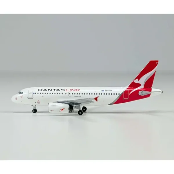 Aero Classics AC411345 1:400 Qantaslink A319 VH-8NF - Miniature Marvels: Airplane Models & Painted Dice* Airplane Model