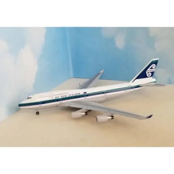 Aero Classics BBX416889 1:400 Air New Zealand Boeing 747-400 ZK-SUH - Miniature Marvels: Airplane Models & Painted Dice* Shop All