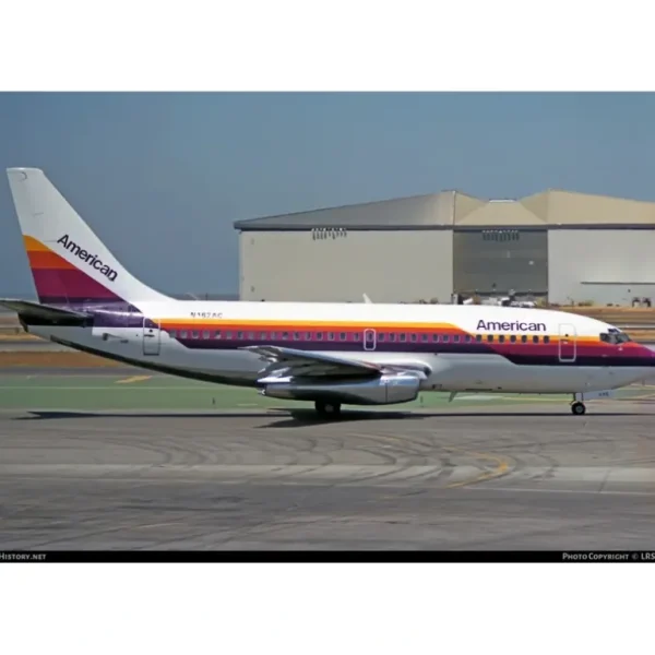 Aero Classics BBX41649 1:400 American Airlines Boeing 737-200 N462AC - Miniature Marvels: Airplane Models & Painted Dice* Airplane Model