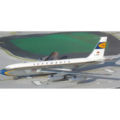AeroClassics 1:200 Lufthansa Boeing 720-030 D-ABOH "Delivery Scheme" - Miniature Marvels: Airplane Models & Painted Dice* Airplane Model