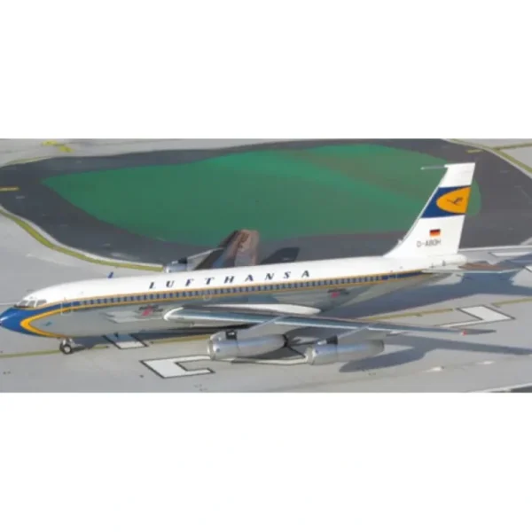 AeroClassics 1:200 Lufthansa Boeing 720-030 D-ABOH "Delivery Scheme" - Miniature Marvels: Airplane Models & Painted Dice* Airplane Model