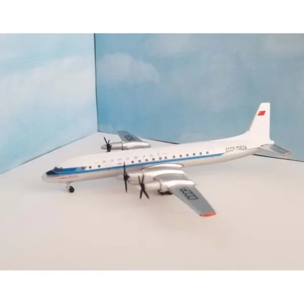 AeroClassics AC411091 1:400 Aeroflot IL-18 CCCP-75634 - Miniature Marvels: Airplane Models & Painted Dice* Airplane Model