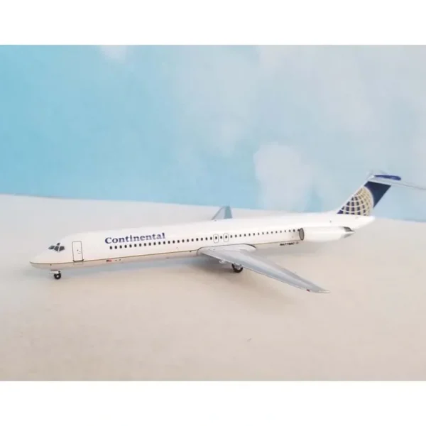 AeroClassics AC411326 1:400 Continental Airlines DC-9-50 N677MC - Miniature Marvels: Airplane Models & Painted Dice* Airplane Model