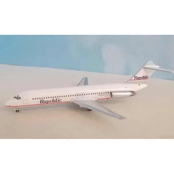 Aeroclassics AC411325 1:400 Republic DC-9-32 N926RC - Miniature Marvels: Airplane Models & Painted Dice* Airplane Model