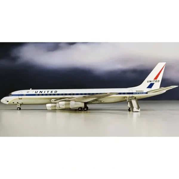 AeroClassics AC219471 1:200 United Douglas DC-8-30 N8069U - Miniature Marvels: Airplane Models & Painted Dice* Airplane Model