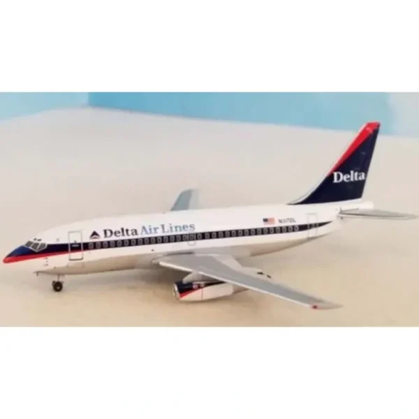 AeroClassics BBX41641 1:400 Delta Boeing 737-200 - Miniature Marvels: Airplane Models & Painted Dice* Airplane Model