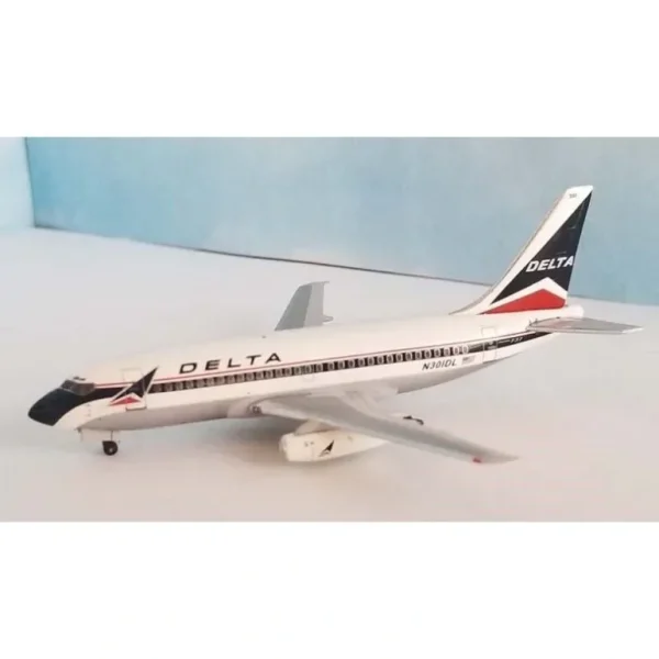 AeroClassics BBX41639 1:400 Delta Boeing 737-200 - Miniature Marvels: Airplane Models & Painted Dice* Airplane Model
