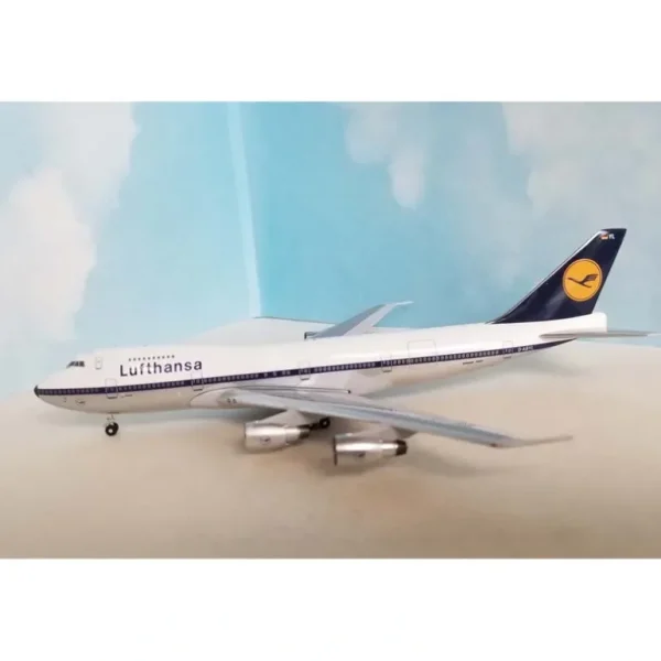AeroClassics BBX41662 1:400 Lufthansa Boeing 747-200 D-ABYL - Miniature Marvels: Airplane Models & Painted Dice* Airplane Model