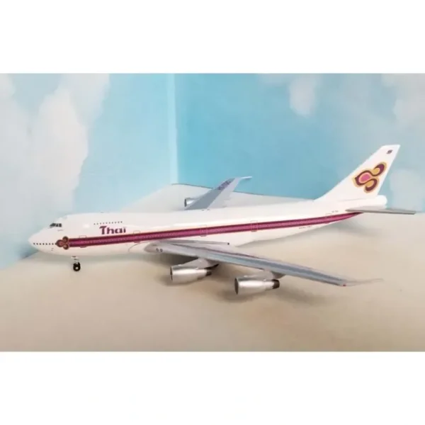 AeroClassics BBX41666 1:400 Thai Air Lines Boeing 747 HS-TGC - Miniature Marvels: Airplane Models & Painted Dice* Airplane Model