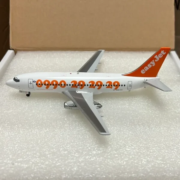 ARD200 ARD2015 EasyJet 737-200 - Miniature Marvels: Airplane Models & Painted Dice* Airplane Model
