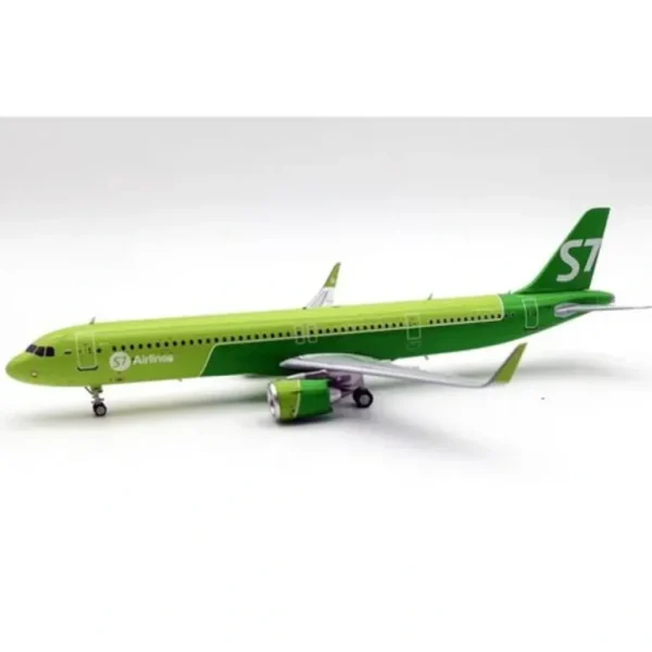 AviaBoss A2053 1:200 S7 Siberia Airlines Airbus A321-271 - Miniature Marvels: Airplane Models & Painted Dice* Airplane Model