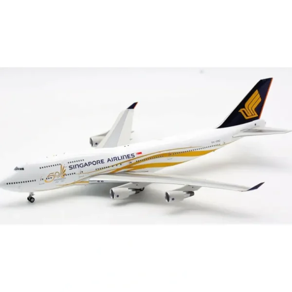 B Models B-744-SMZ 1:200 Singapore Airlines 747-400 - Miniature Marvels: Airplane Models & Painted Dice* Airplane Model