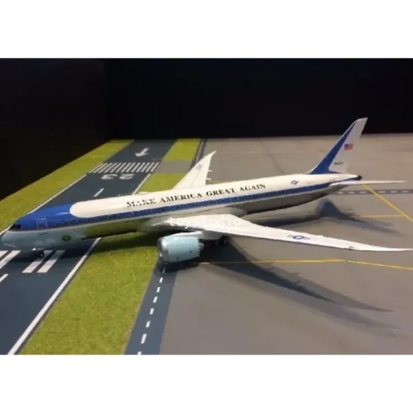 *B Models B-USAF-789-02P 1:200 USAF Boeing 787-9 "Make America Great Again" - Miniature Marvels: Airplane Models & Painted Dice* Airplane Model