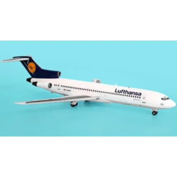 *Bbox BBOX0970 1:200 Lufthansa Boeing 727-200 D-ABKT - Miniature Marvels: Airplane Models & Painted Dice* Airplane Model