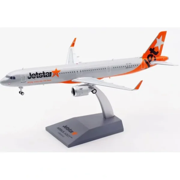 *B-Models B-A321-JQ-FE 1:200 Jetstar Airways Airbus A321-231 - Miniature Marvels: Airplane Models & Painted Dice* Airplane Model
