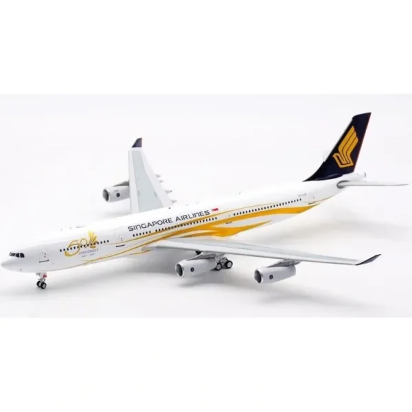 B-Models B-343-SJE 1:200 Singapore Airlines A340-313 - Miniature Marvels: Airplane Models & Painted Dice* Airplane Model