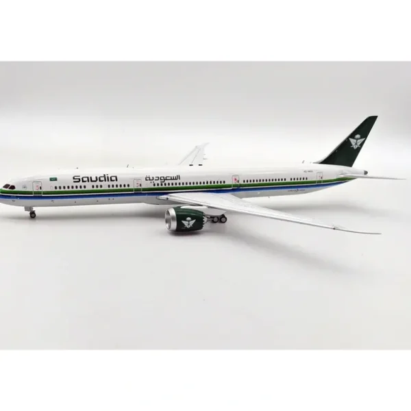 B-Models B-78X-AR32 1:200 Saudi Arabian Airlines Boeing 787-10 Dreamliner HZ-AR32 - Miniature Marvels: Airplane Models & Painted Dice* Airplane Model