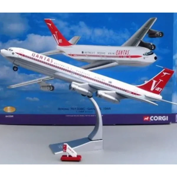 Corgi AA32909 1:144 Boeing 707-338C Qantas - Miniature Marvels: Airplane Models & Painted Dice* Airplane Model