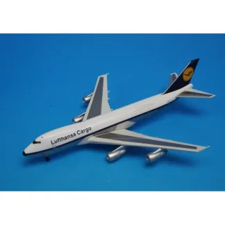 Dragon Models 55079 1:400 Lufthansa Boeing 747-200 D-ABYU - Miniature Marvels: Airplane Models & Painted Dice* Airplane Model