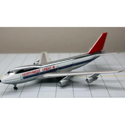 Dragon Models 55212 1:400 Northwest Boeing 747-251B - Miniature Marvels: Airplane Models & Painted Dice* Airplane Model