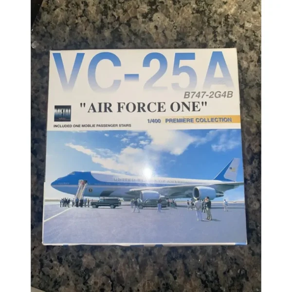 Dragon VC-25A USAF 1:400 55110 - Miniature Marvels: Airplane Models & Painted Dice* Airplane Model
