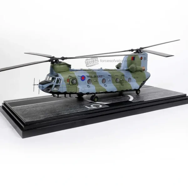 Forces of Valor FOV-821004C RAF Chinook HC1 - Miniature Marvels: Airplane Models & Painted Dice* Airplane Model