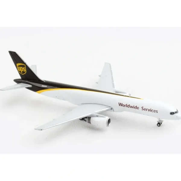 Gemini Jets 1:400 GJ2048 / DAR832 UPS 757-200F - Miniature Marvels: Airplane Models & Painted Dice* Airplane Model