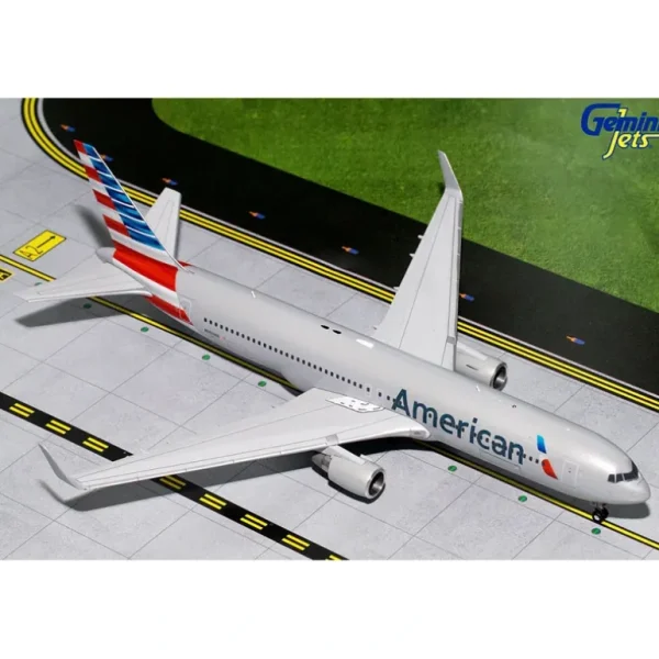 Gemini Jets G2AAL631 1:200 American Airlines Boeing 767-300ER - Miniature Marvels: Airplane Models & Painted Dice* Airplane Model