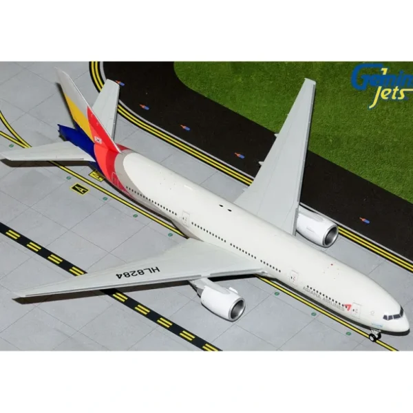 Gemini Jets G2AAR1018 1:200 Asiana Airlines Boeing 777-200ER - Miniature Marvels: Airplane Models & Painted Dice* Airplane Model