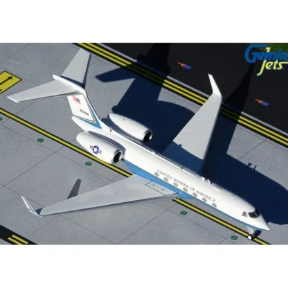 Gemini Jets G2AFO916 1:200 U.S. Air Force C-37B Gulfstream - Miniature Marvels: Airplane Models & Painted Dice* Airplane Model