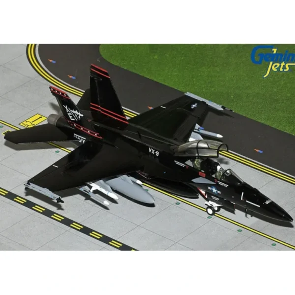Gemini Jets GAUSN10004 1:72 U.S Navy F/A-18F VX-9 "Vandy 1" - Miniature Marvels: Airplane Models & Painted Dice* Airplane Model
