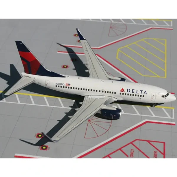 Gemini Jets G2DAL163 1:200 Delta Airlines Boeing 737-700 - Miniature Marvels: Airplane Models & Painted Dice* Airplane Model