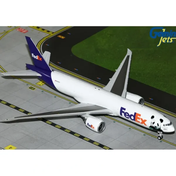 Gemini Jets G2FDX1299 1:200 FedEx Express B777-200LRF N886FD FedEx Panda Express - Miniature Marvels: Airplane Models & Painted Dice* Airplane Model