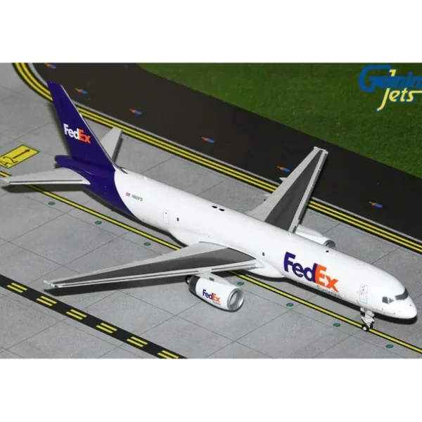 Gemini Jets G2FDX981 1:200 FedEx Express Boeing 757-200SF N921FD - Miniature Marvels: Airplane Models & Painted Dice* Airplane Model