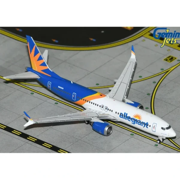 Gemini Jets GJAAY2285 1:400 Allegiant Air B737 MAX 200 (B737-8-200) N810MG - Miniature Marvels: Airplane Models & Painted Dice* Airplane Model