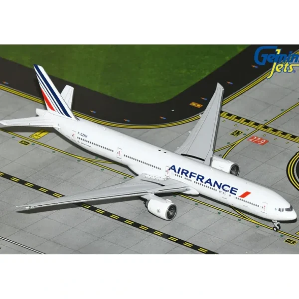Gemini Jets GJAFR2248 1:400 Air France Boeing 777-300ER F-GZNH - Miniature Marvels: Airplane Models & Painted Dice* Airplane Model