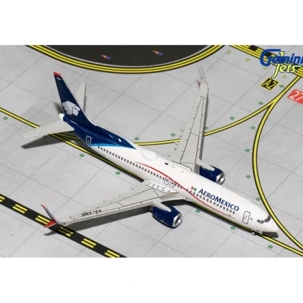 Gemini Jets GJAMX1269 1:400 AeroMexico Boeing 737-800 XA-AMK - Miniature Marvels: Airplane Models & Painted Dice* Airplane Model