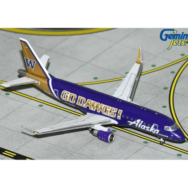 Gemini Jets GJASA2251 1:400 Alaska Airlines/Horizon Air E175LR N662QX Univ. of Washington Go Dawgs - Miniature Marvels: Airplane Models & Painted Dice* Airplane Model