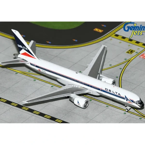 Gemini Jets GJDAL2235 1:400 Delta 757-200 Widget - Miniature Marvels: Airplane Models & Painted Dice* Airplane Model