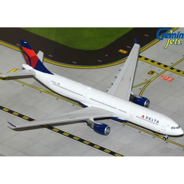 Gemini Jets GJDAL2106 1:400 Delta Air Lines A330-300 N829NW - Miniature Marvels: Airplane Models & Painted Dice* Airplane Model
