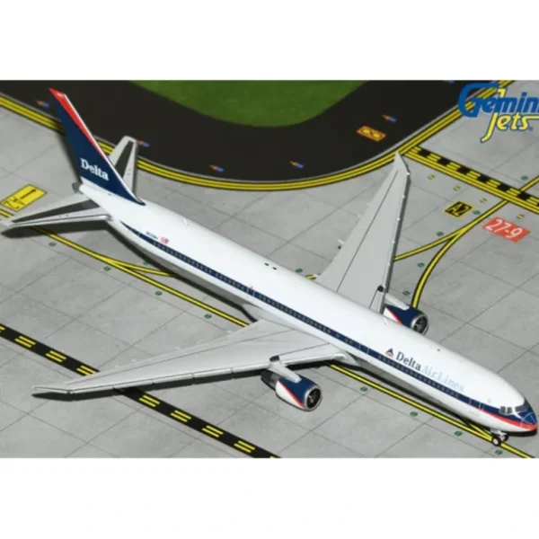 Gemini Jets GJDAL2151 1:400 Delta Boeing 767-400ER (Interim Livery) - Miniature Marvels: Airplane Models & Painted Dice* Airplane Model