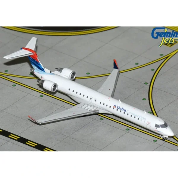 Gemini Jets GJDAL2253 1:400 Delta Connection / SkyWest Airlines CRJ900ER N806SK (Colors in Motion) - Miniature Marvels: Airplane Models & Painted Dice* Airplane Model