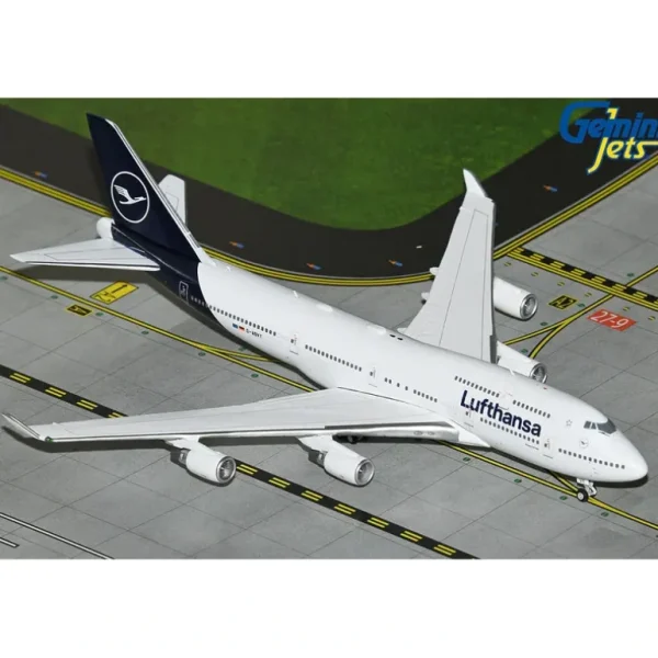 Gemini Jets GJDLH2208 1:400 Lufthansa Boeing 747-400 D-ABVY - Miniature Marvels: Airplane Models & Painted Dice* Airplane Model