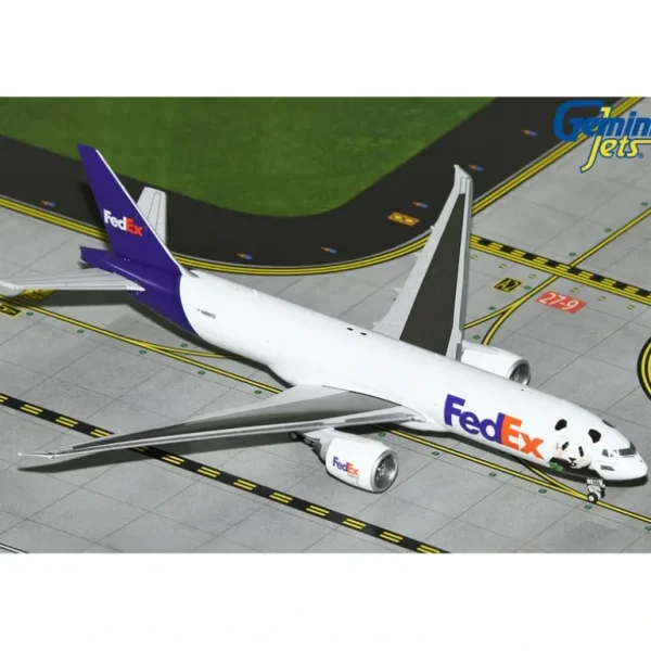 Gemini Jets GJFDX2263 1:400 FedEx Express B777F N886FD FedEx Panda Express - Miniature Marvels: Airplane Models & Painted Dice* Airplane Model