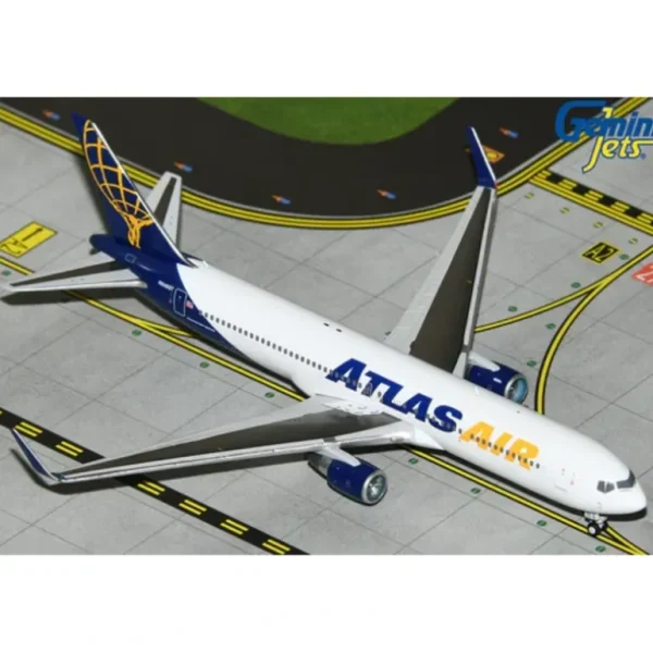 Gemini Jets GJGTI2166 1:400 Atlas Air Boeing 767-300ER - Miniature Marvels: Airplane Models & Painted Dice* Airplane Model