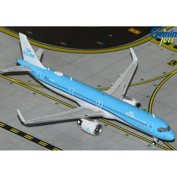 Gemini Jets GJKLM2291 1:400 KLM A321 Neo - Miniature Marvels: Airplane Models & Painted Dice* Airplane Model