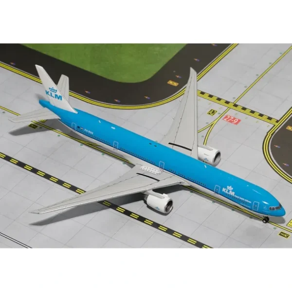 Gemini Jets GJKLM1482 1:400 KLM Boeing 777-300ER PH-BVN - Miniature Marvels: Airplane Models & Painted Dice* Airplane Model
