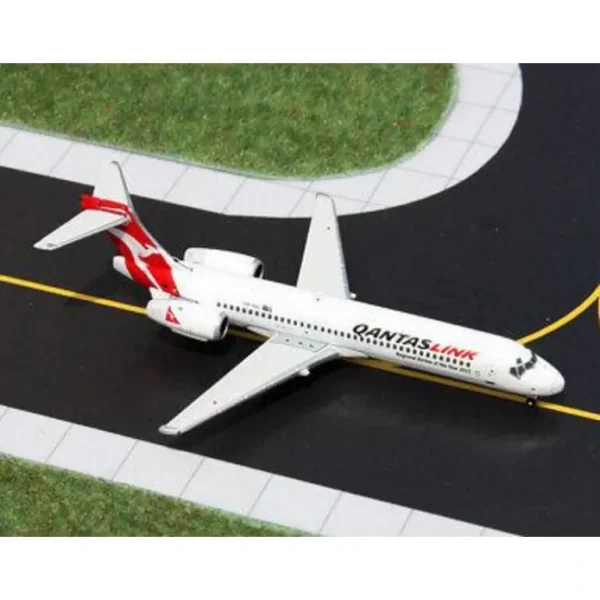 Gemini Jets GJQFA1304 1:400 Qantas Airways Boeing 717-200 - Miniature Marvels: Airplane Models & Painted Dice* Airplane Model